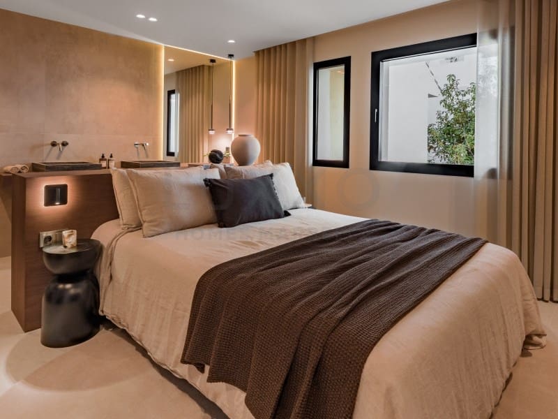 3 bedroom Townhouse for sale in Nueva Andalucia - € 1,550,000 (Ref: 9591425)