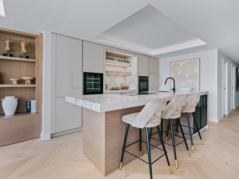 3 camera da letto Appartamento in vendita in Nueva Andalucia con piscina garage - 1.350.000 € (Rif: 9637443)