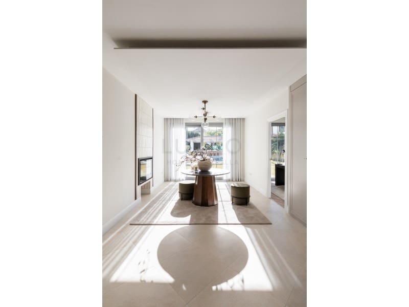 4 bedroom Villa for sale in Benahavis - € 3,895,000 (Ref: 9729299)