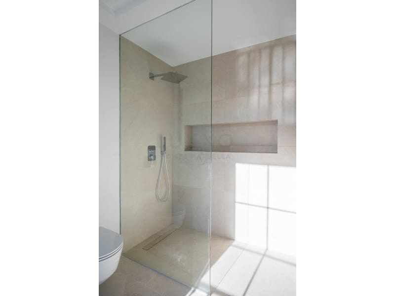 4 bedroom Villa for sale in Benahavis - € 3,895,000 (Ref: 9729299)