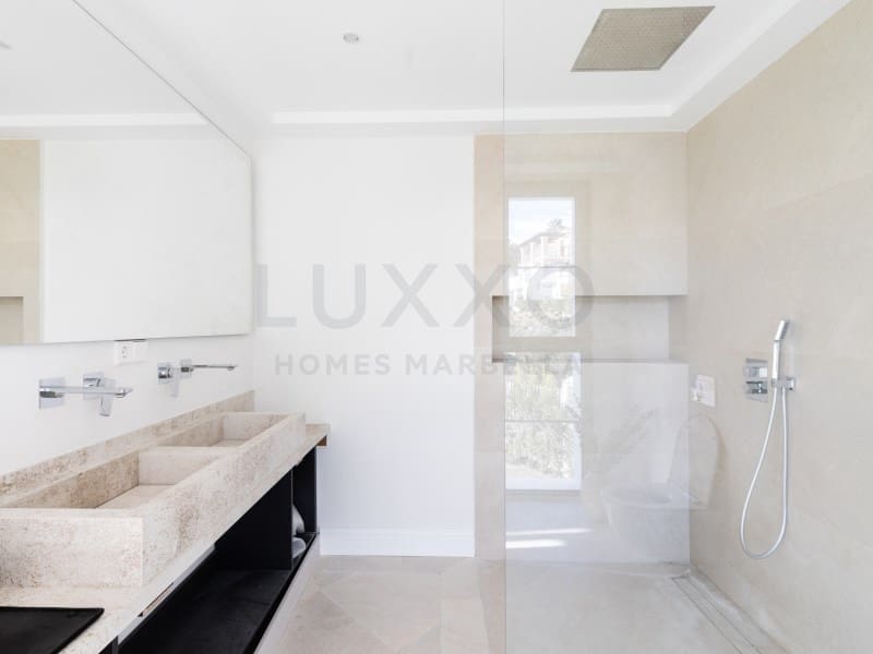 4 bedroom Villa for sale in Benahavis - € 3,895,000 (Ref: 9729299)