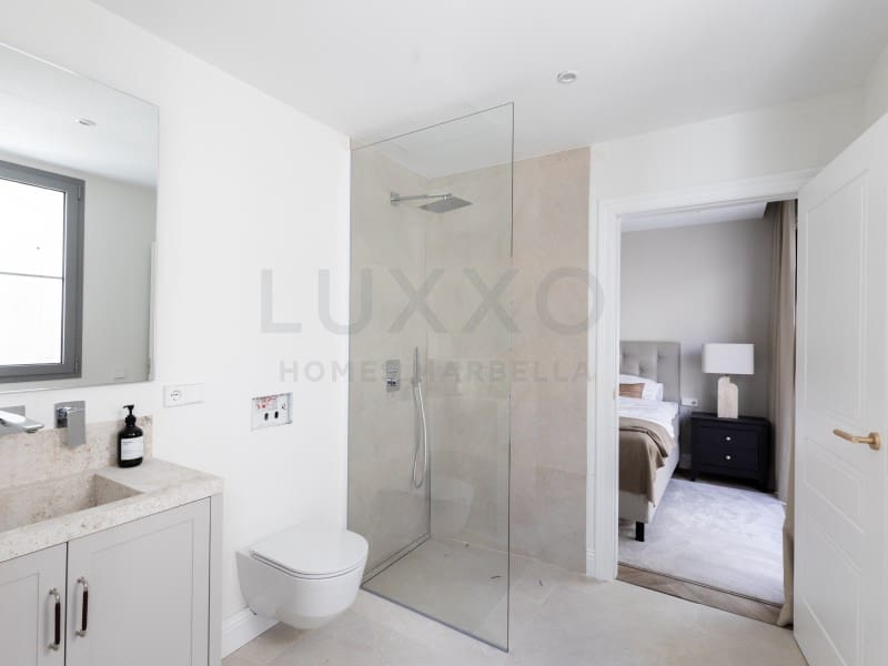 4 bedroom Villa for sale in Benahavis - € 3,895,000 (Ref: 9729299)