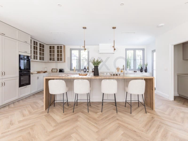 4 bedroom Villa for sale in Benahavis - € 3,895,000 (Ref: 9729299)