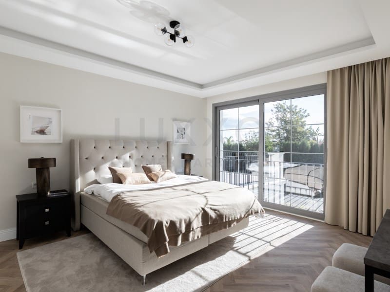 4 bedroom Villa for sale in Benahavis - € 3,895,000 (Ref: 9729299)