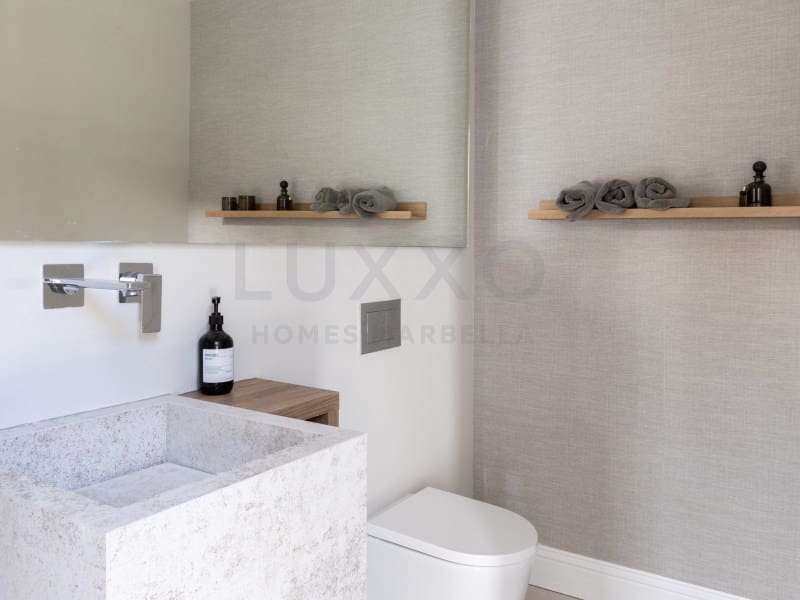 4 bedroom Villa for sale in Benahavis - € 3,895,000 (Ref: 9729299)