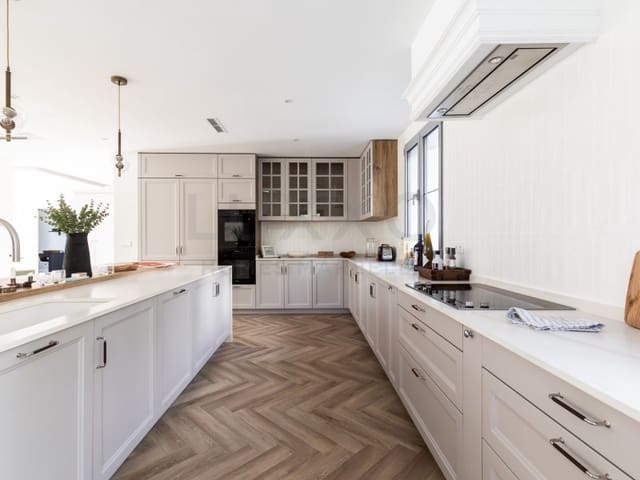 Chalet de 4 habitaciones en Los Arqueros - Puerto del Almendro, Benahavís en venta - 3.895.000 € (Ref: 9729299)