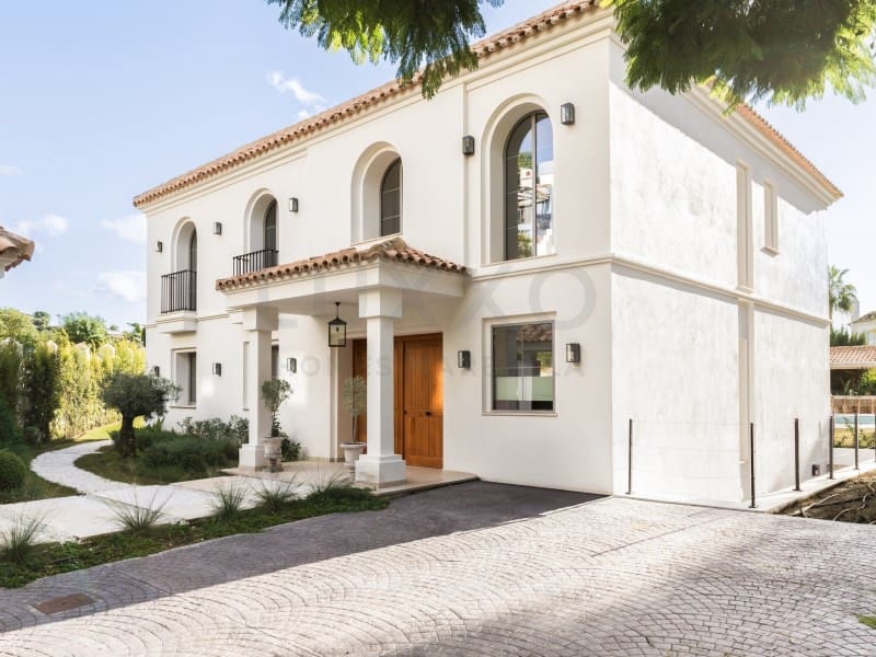 4 bedroom Villa for sale in Benahavis - € 3,895,000 (Ref: 9729299)