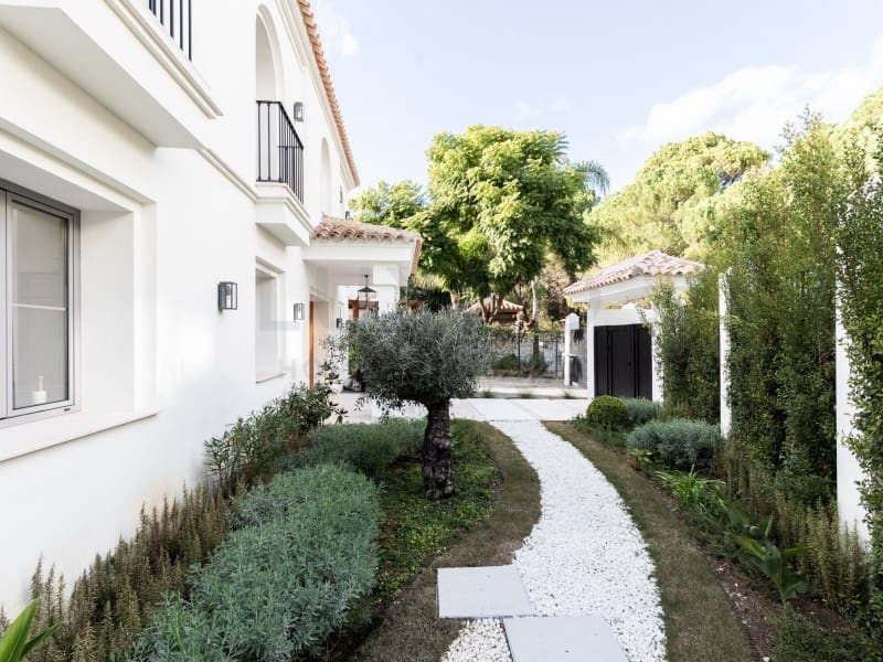 4 bedroom Villa for sale in Benahavis - € 3,895,000 (Ref: 9729299)