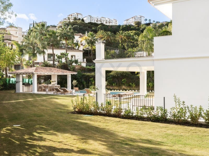 4 bedroom Villa for sale in Benahavis - € 3,895,000 (Ref: 9729299)
