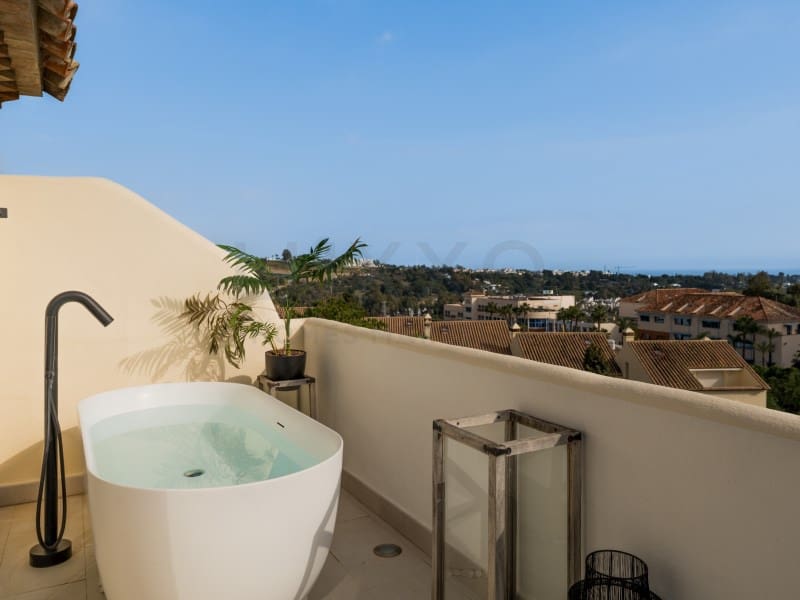 3 bedroom Apartment for sale in Aloha Golf - € 850,000 (Ref: 9730227)