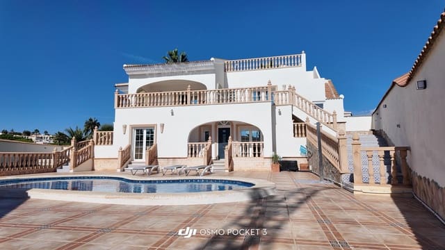 Chalet de 5 habitaciones en Doña Pepa, Rojales en venta con piscina garaje - 695.000 € (Ref: 10148868)
