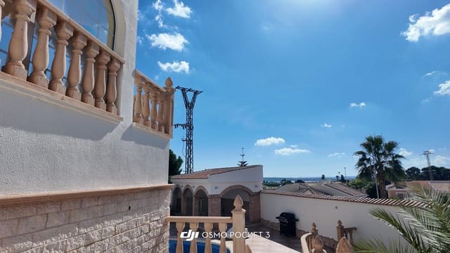 Chalet de 5 habitaciones en Doña Pepa, Rojales en venta con piscina garaje - 695.000 € (Ref: 10148868)