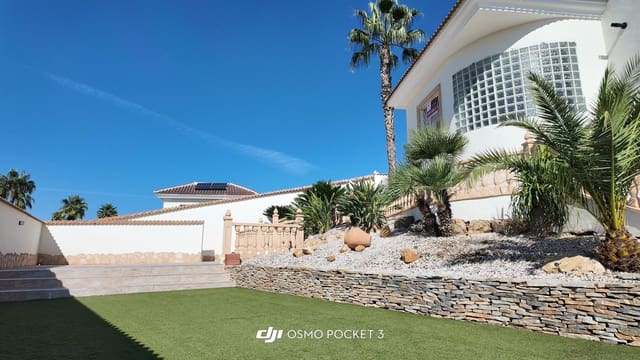 Chalet de 5 habitaciones en Doña Pepa, Rojales en venta con piscina garaje - 695.000 € (Ref: 10148868)