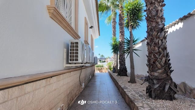Chalet de 5 habitaciones en Doña Pepa, Rojales en venta con piscina garaje - 695.000 € (Ref: 10148868)