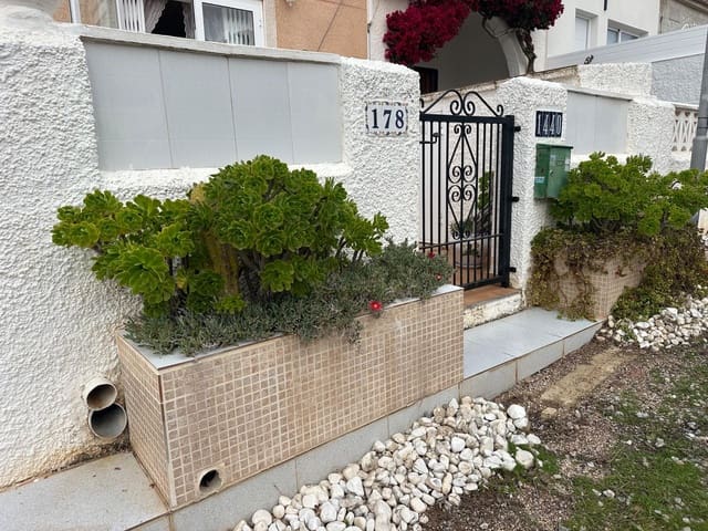 2 soveværelse Rækkehus til salg i El Chaparral - La Siesta - La Torreta, Torrevieja med garage - € 145.000 (Ref: 9530981)