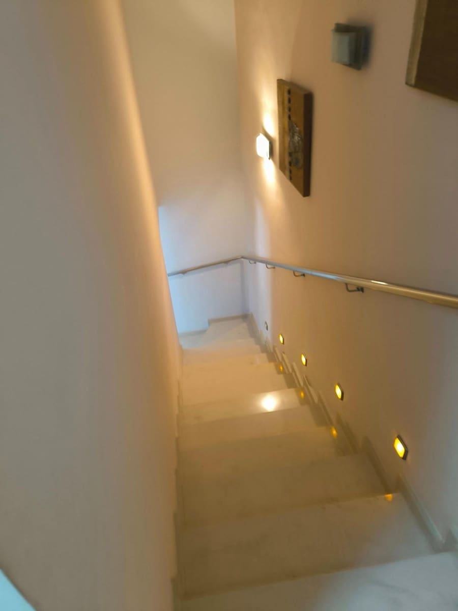 5 soveværelse Villa til salg i La Siesta med swimmingpool - € 499.000 (Ref: 9531060)