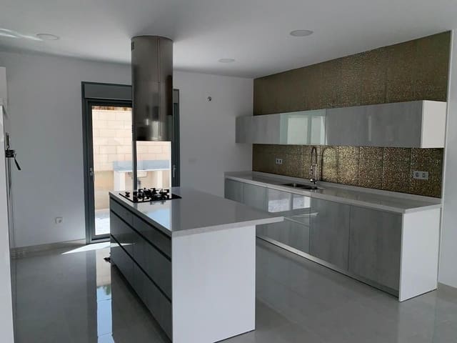 4 Zimmer Villa zu verkaufen in Pinoso mit Pool - 436.000 € (Ref: 9531313)