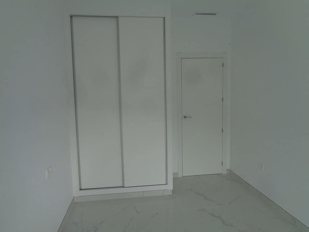 Chalet de 4 habitaciones en Pinoso en venta con piscina - 423.000 € (Ref: 9531318)