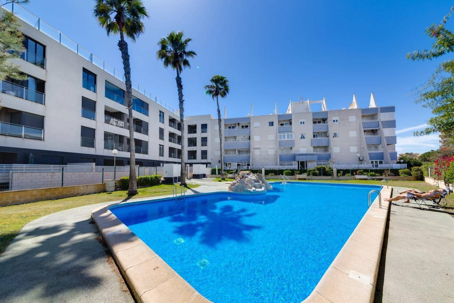 2 quarto Apartamento para venda em Torrevieja com piscina - 259 000 € (Ref: 9531359)