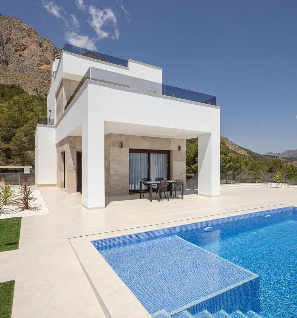 3 bedroom Villa for sale in Polop with pool - € 598,000 (Ref: 9531637)