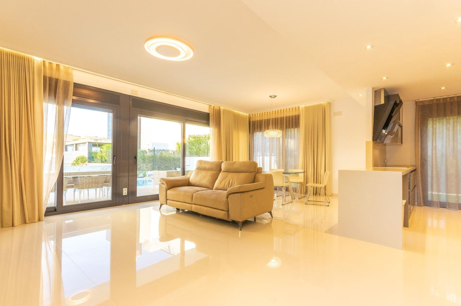 4 quarto Moradia para venda em Campoamor com piscina - 895 000 € (Ref: 9531967)