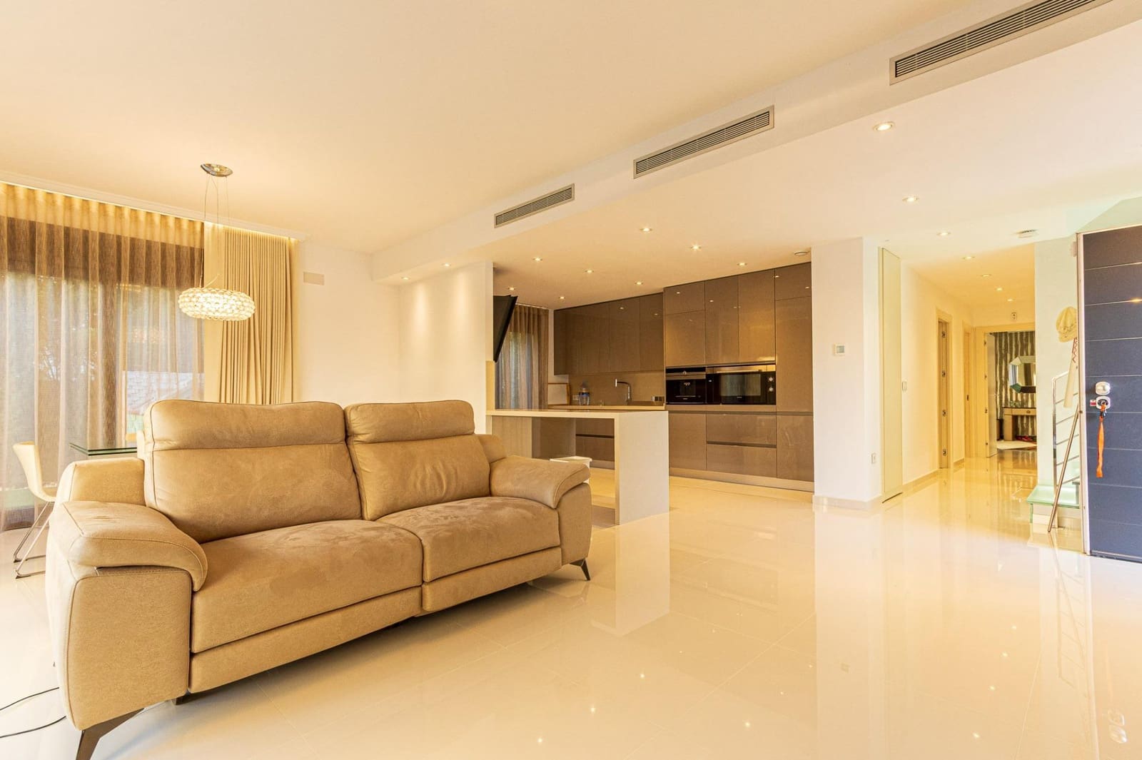 4 quarto Moradia para venda em Campoamor com piscina - 895 000 € (Ref: 9531967)