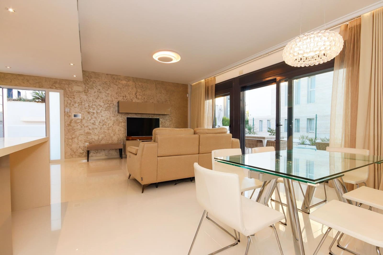 4 quarto Moradia para venda em Campoamor com piscina - 895 000 € (Ref: 9531967)