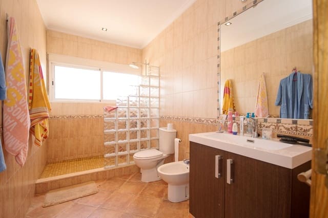 3 makuuhuone Huvila myytävänä paikassa Los Frutales, Torrevieja mukana uima-altaan 
autotalli - 510 000 € (Ref: 9608068)