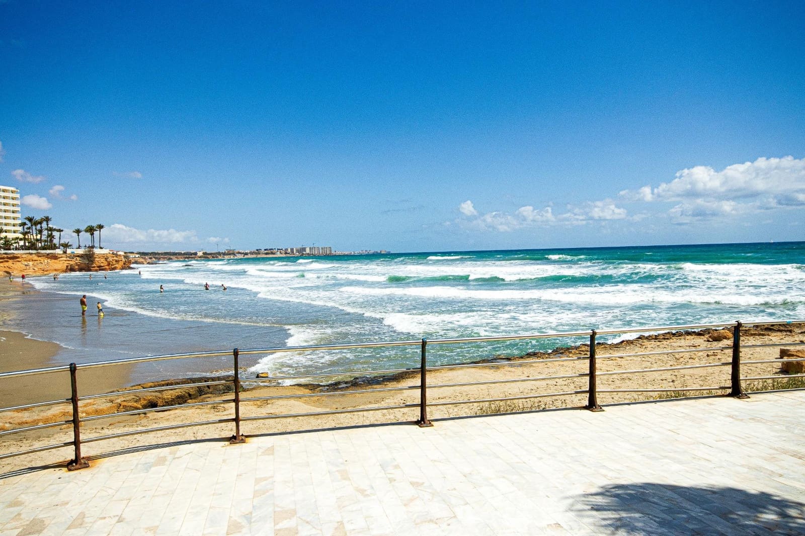 3 makuuhuone Huvila myytävänä paikassa Torrevieja mukana uima-altaan 
autotalli - 510 000 € (Ref: 9608068)