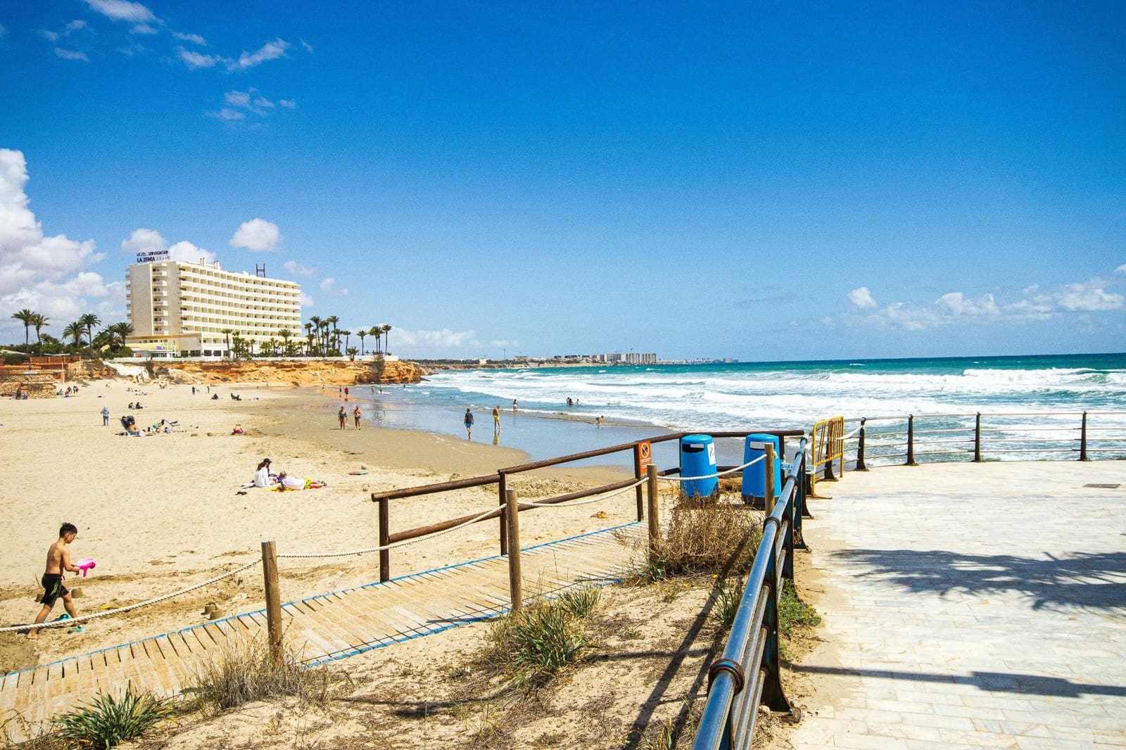 3 makuuhuone Huvila myytävänä paikassa Torrevieja mukana uima-altaan 
autotalli - 510 000 € (Ref: 9608068)