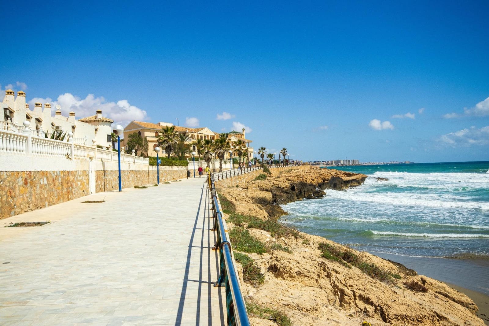 3 makuuhuone Huvila myytävänä paikassa Torrevieja mukana uima-altaan 
autotalli - 510 000 € (Ref: 9608068)