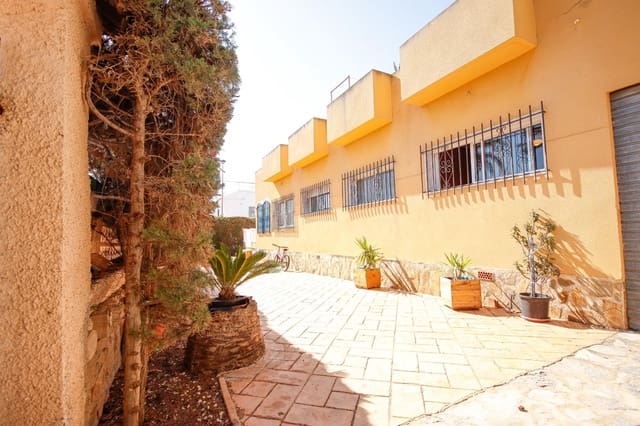 3 makuuhuone Huvila myytävänä paikassa Los Frutales, Torrevieja mukana uima-altaan 
autotalli - 510 000 € (Ref: 9608068)