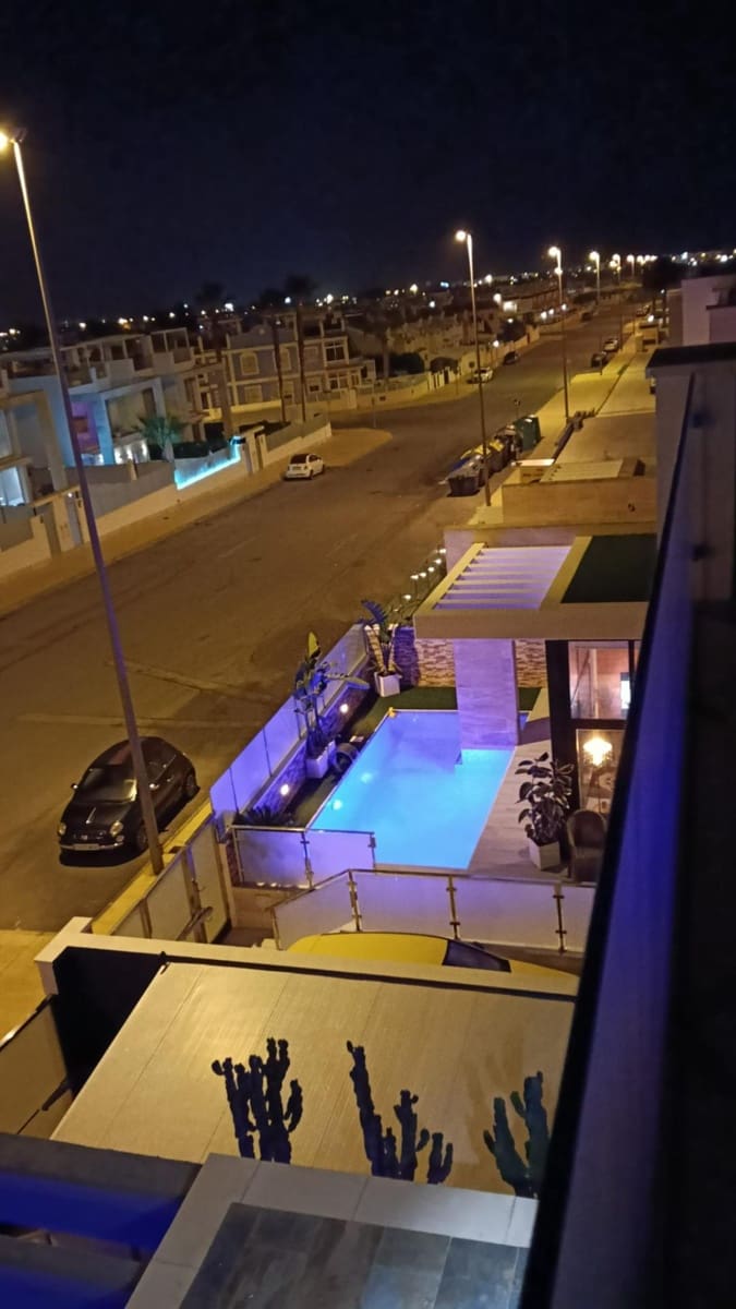 3 makuuhuone Huvila myytävänä paikassa Orihuela Costa mukana uima-altaan 
autotalli - 574 500 € (Ref: 9608070)