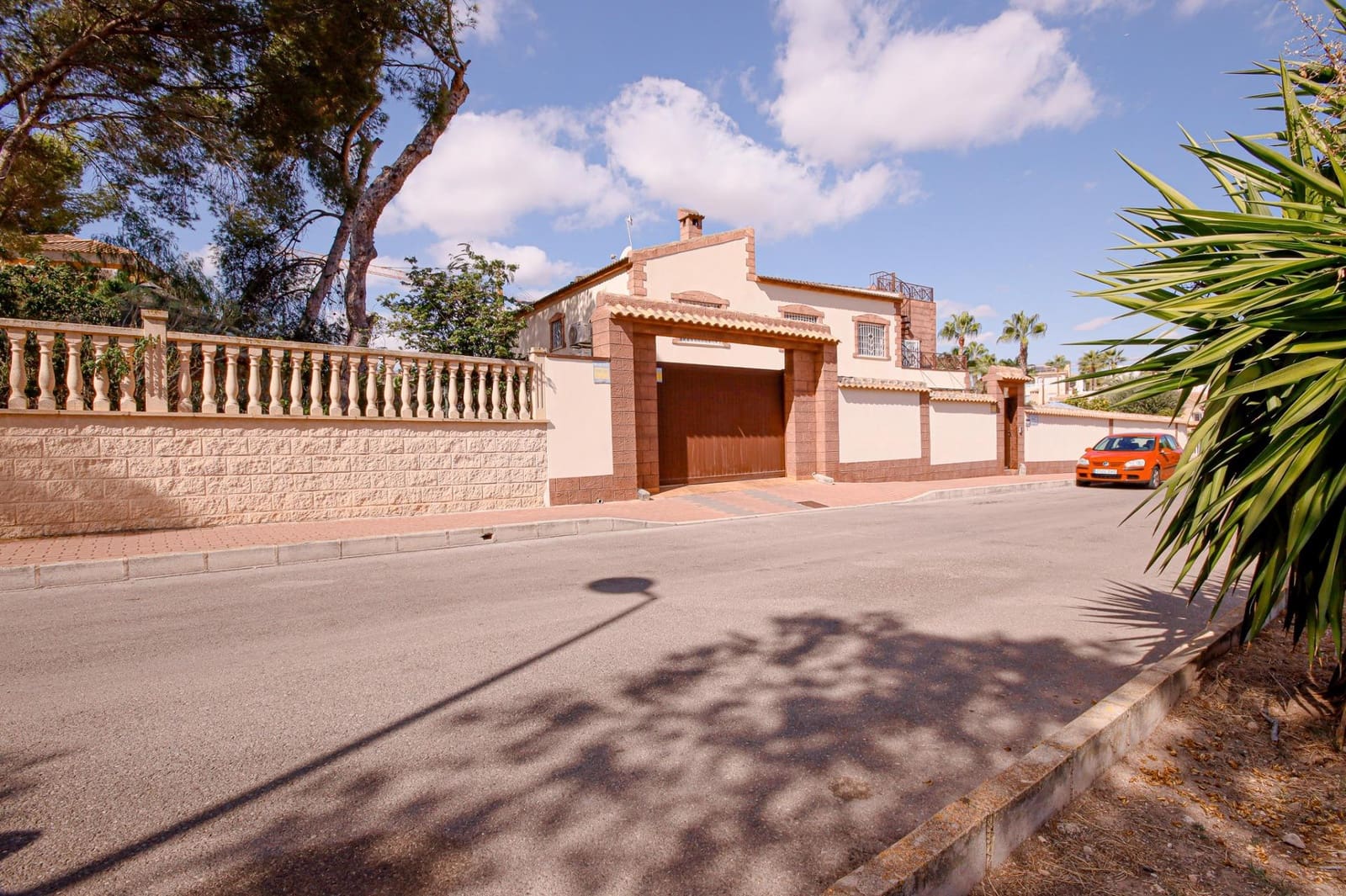 6 makuuhuone Huvila myytävänä paikassa Torrevieja mukana uima-altaan 
autotalli - 930 000 € (Ref: 9615464)