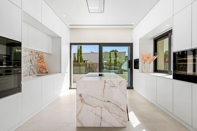 3 soveværelse Villa til salg i San Miguel de Salinas med garage - € 2.550.000 (Ref: 9747896)