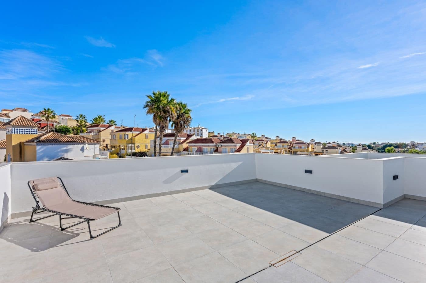 3 bedroom Villa for sale in Filipinas with pool - € 499,000 (Ref: 9747916)