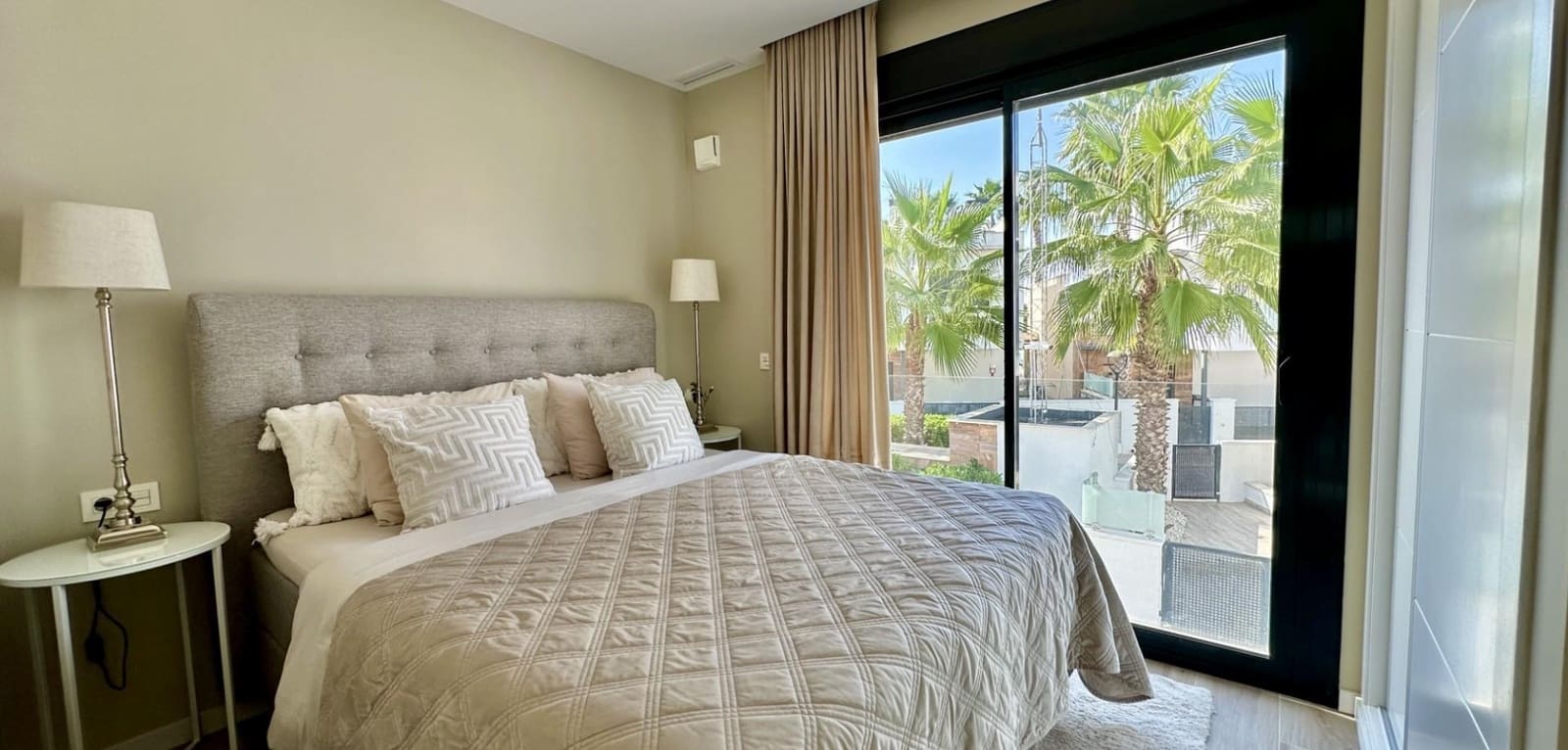 Chalet de 3 habitaciones en Orihuela Costa en venta con piscina - 449.950 € (Ref: 9747937)