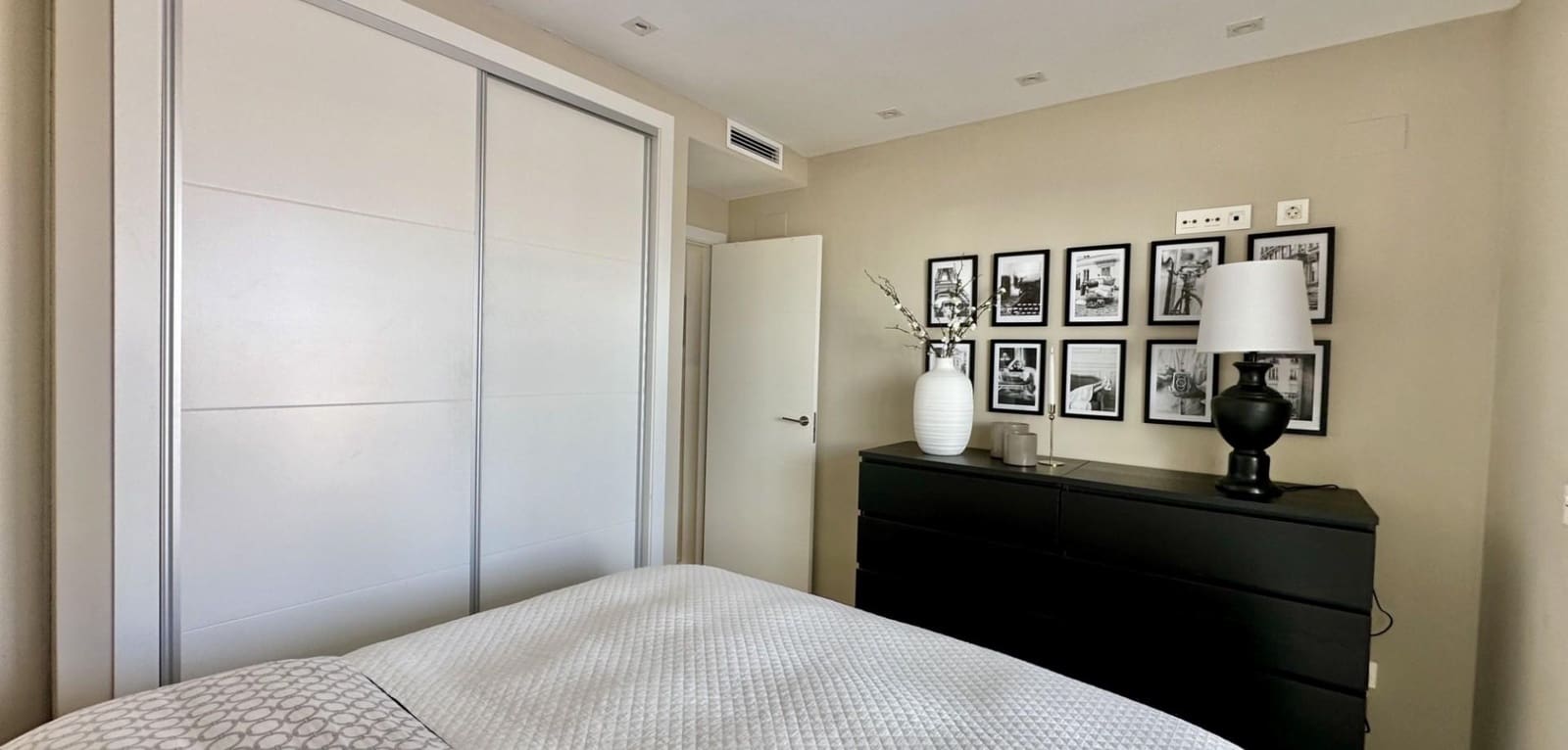 Chalet de 3 habitaciones en Orihuela Costa en venta con piscina - 449.950 € (Ref: 9747937)