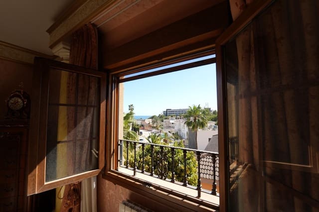 Chalet de 8 habitaciones en Campoamor, Orihuela en venta con piscina - 1.500.000 € (Ref: 9747965)