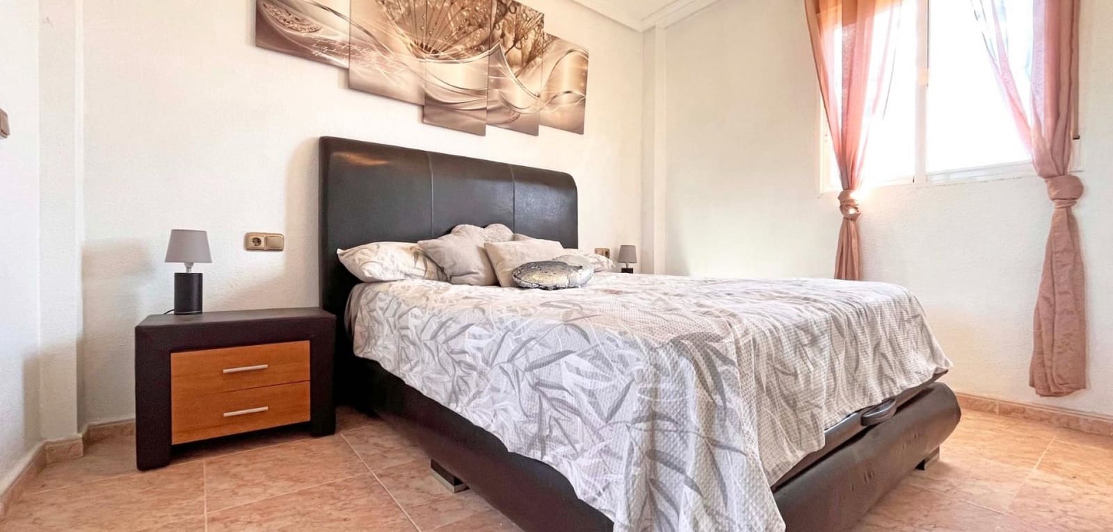 Chalet de 4 habitaciones en Playa Flamenca en venta con piscina - 399.990 € (Ref: 9748027)