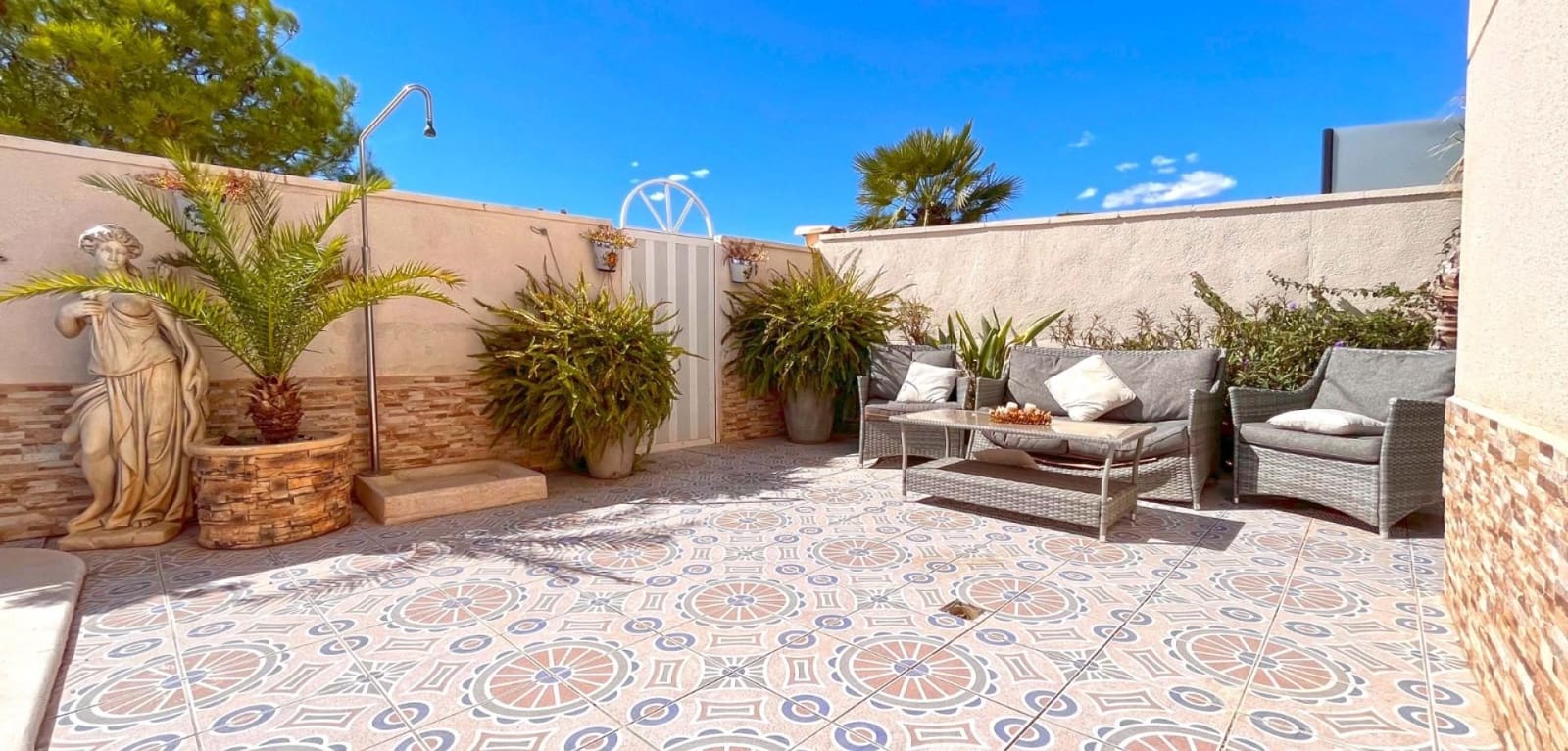 Chalet de 4 habitaciones en Playa Flamenca en venta con piscina - 399.990 € (Ref: 9748027)