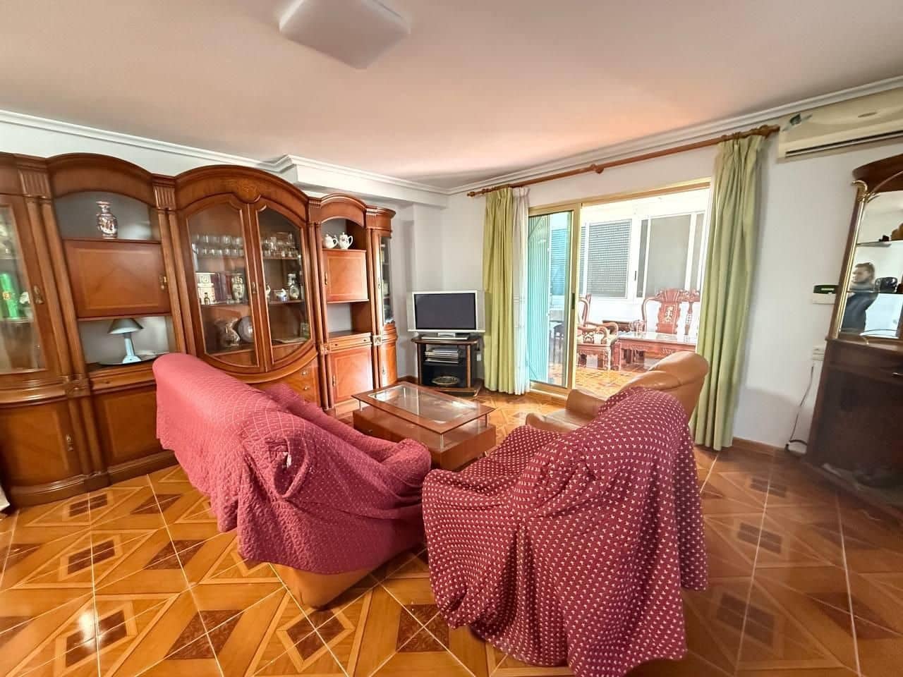 3 makuuhuone Huoneisto myytävänä paikassa Orihuela Costa mukana uima-altaan - 214 000 € (Ref: 9748041)