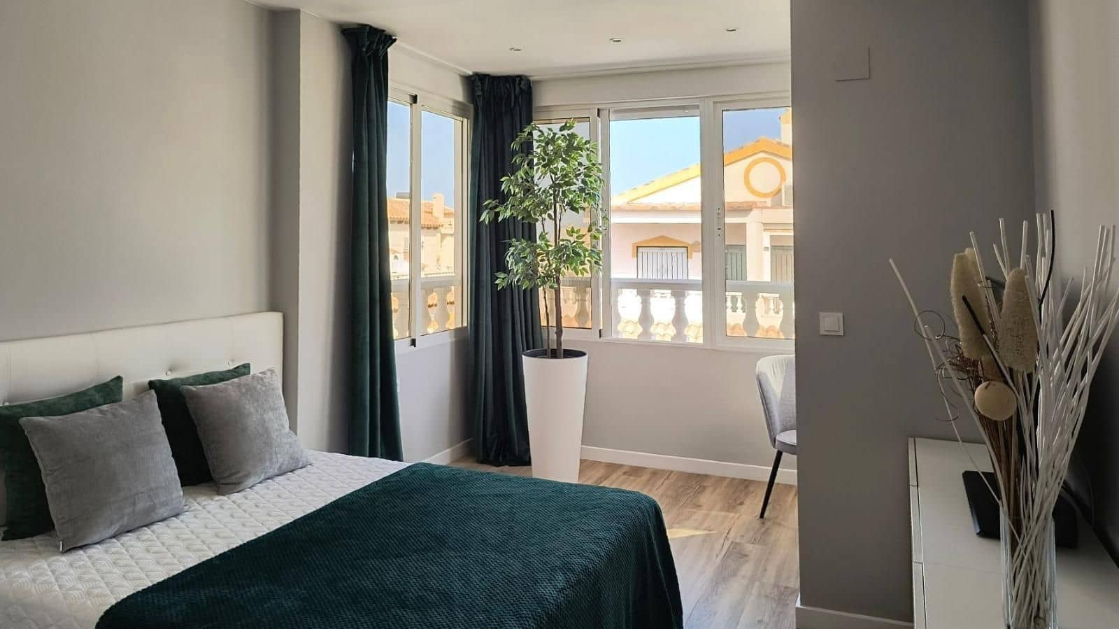 Adosado de 3 habitaciones en Orihuela en venta con piscina - 277.900 € (Ref: 9748063)