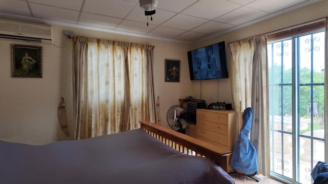 4 bedroom Finca/Country House for sale in La Hoya, Elche / Elx with pool garage - € 250,000 (Ref: 9843405)