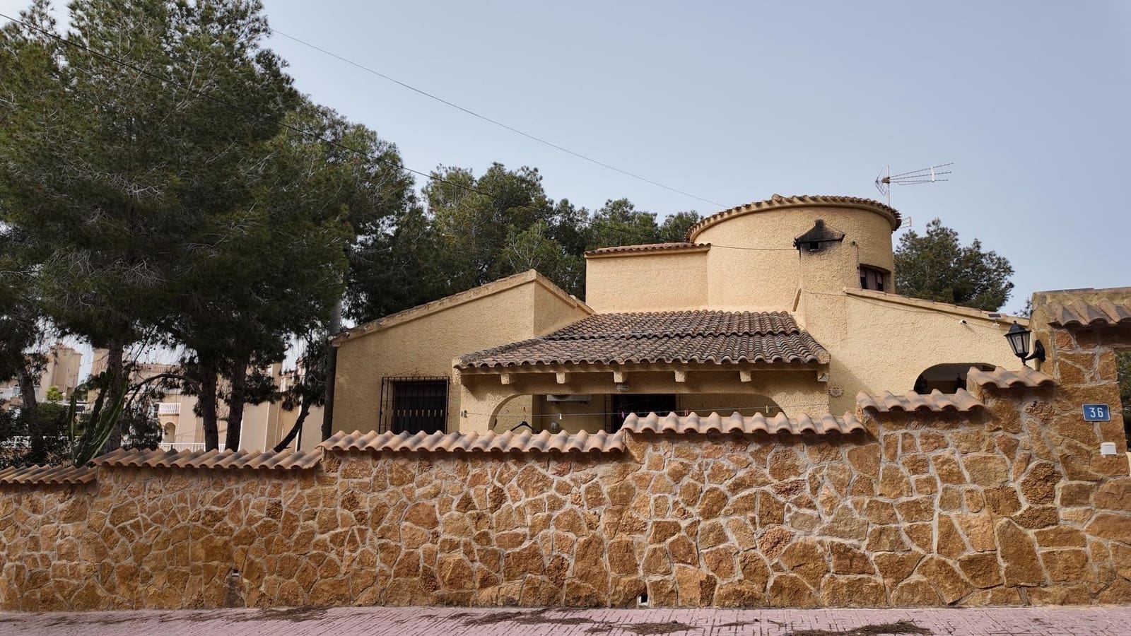 6 bedroom Villa for sale in Orihuela Costa with pool garage - € 450,000 (Ref: 9876439)