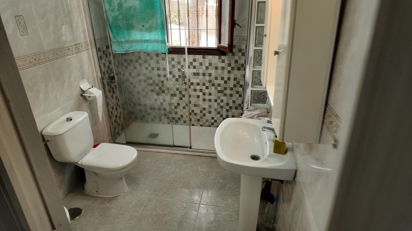 6 bedroom Villa for sale in Orihuela Costa with pool garage - € 450,000 (Ref: 9876439)