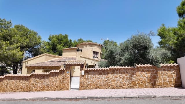 6 bedroom Villa for sale in Lomas de Campoamor - Las Ramblas, Orihuela with pool garage - € 450,000 (Ref: 9876439)