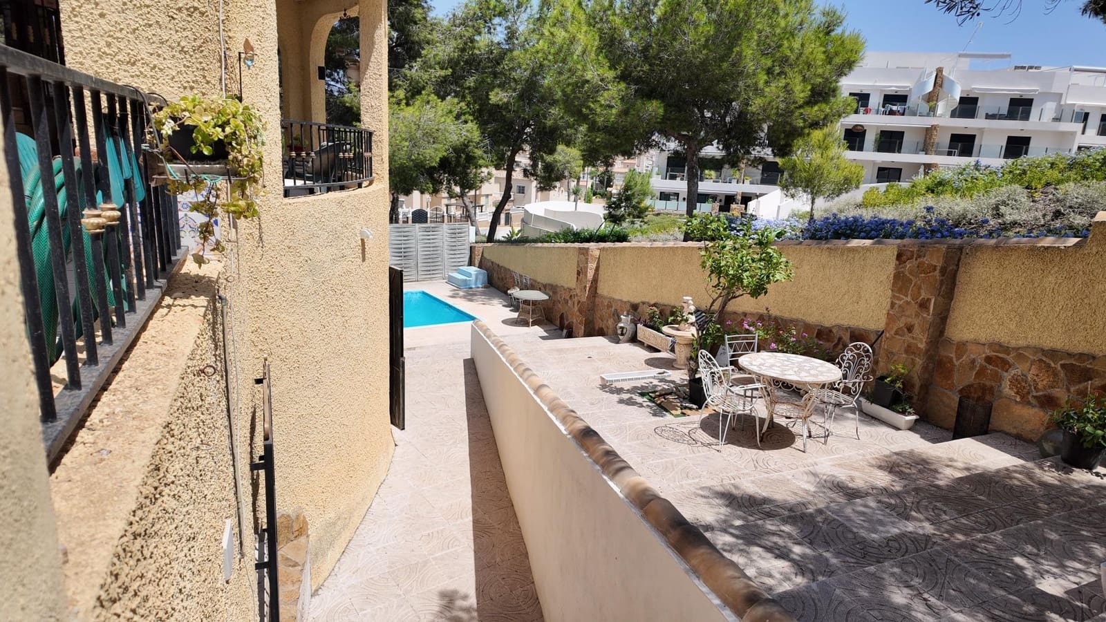 6 bedroom Villa for sale in Orihuela Costa with pool garage - € 450,000 (Ref: 9876439)