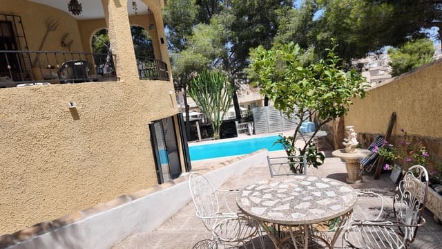 6 bedroom Villa for sale in Lomas de Campoamor - Las Ramblas, Orihuela with pool garage - € 450,000 (Ref: 9876439)