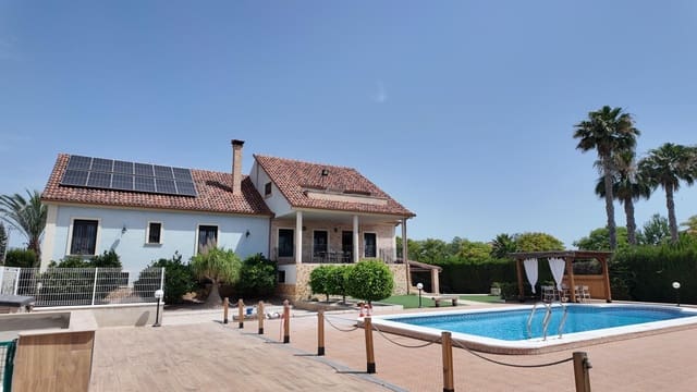 Chalet de 6 habitaciones en San Isidro en venta con piscina garaje - 720.000 € (Ref: 9927405)